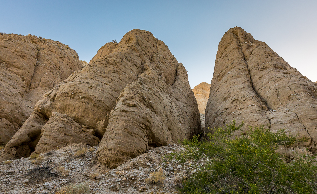 AnzaBorrego; deserts; dry wash; huge cliffs; tiny people; dirt roads; off road; California; San Andreas; Salton Basin